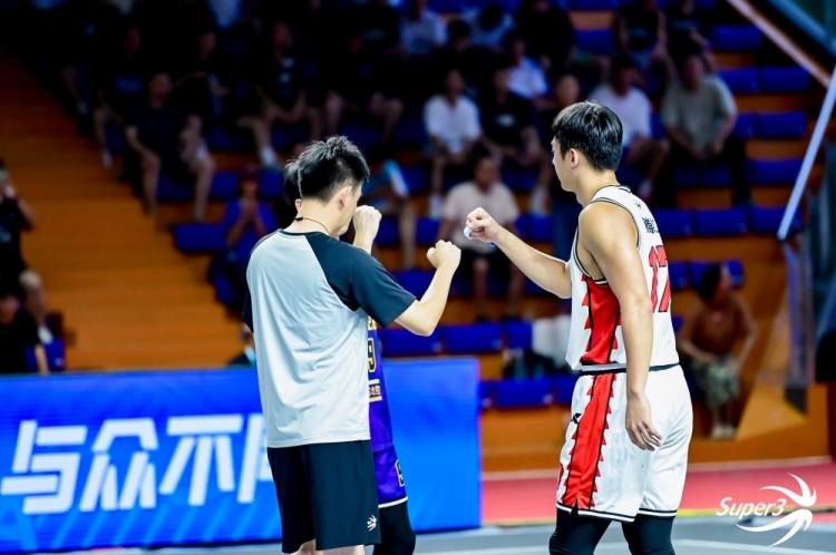 刘宇轩两分得手打爆比赛 无锡文旅惠汕21-16击败北控 挺进决赛！